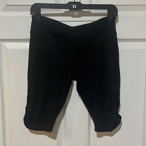 Black ruched capri pants